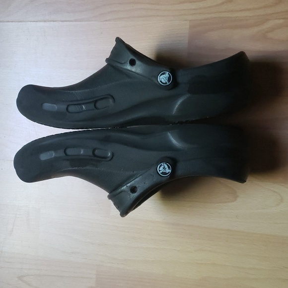 Water Proof Crocs - Picture 4 of 8